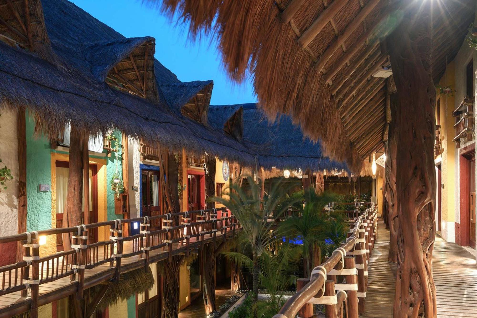 Готель Exe El Pueblito Isla Holbox Екстер'єр фото